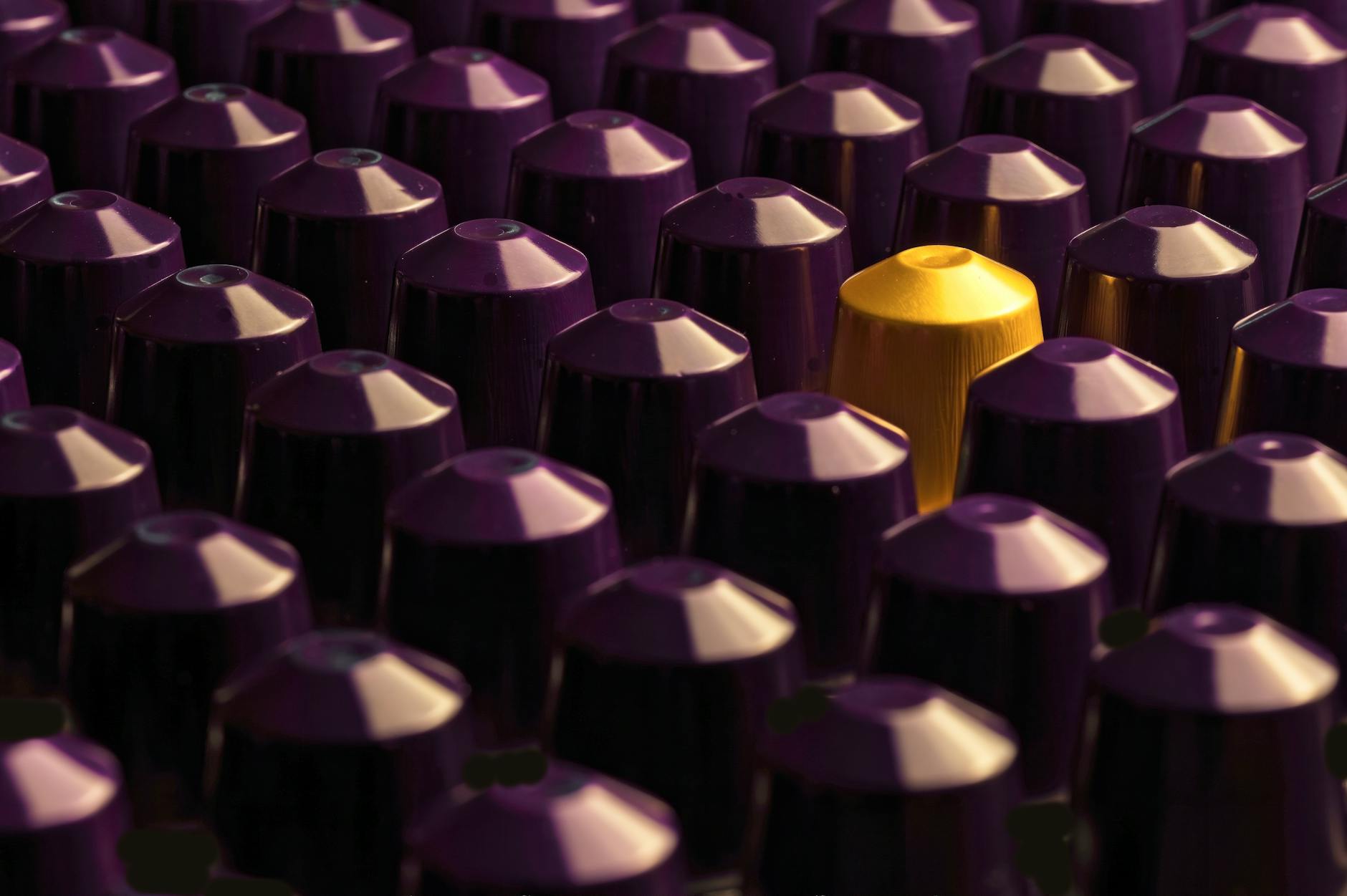 Zabytkowy dworzec pod Wrocławiem przechodzący gruntowny remont, przy którym powracał Jaśko z Ameryki