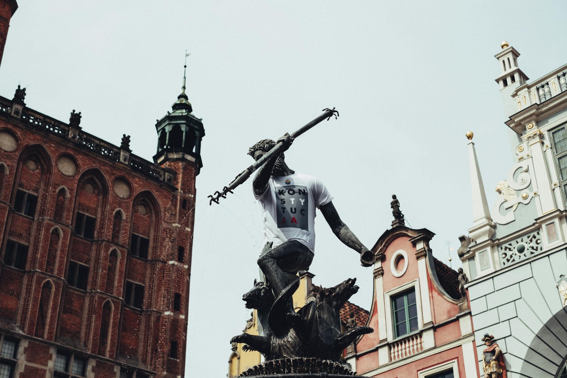 Plakat informujący o Nocy Muzeów 2026 we Wrocławiu i obchodach Dnia Europy