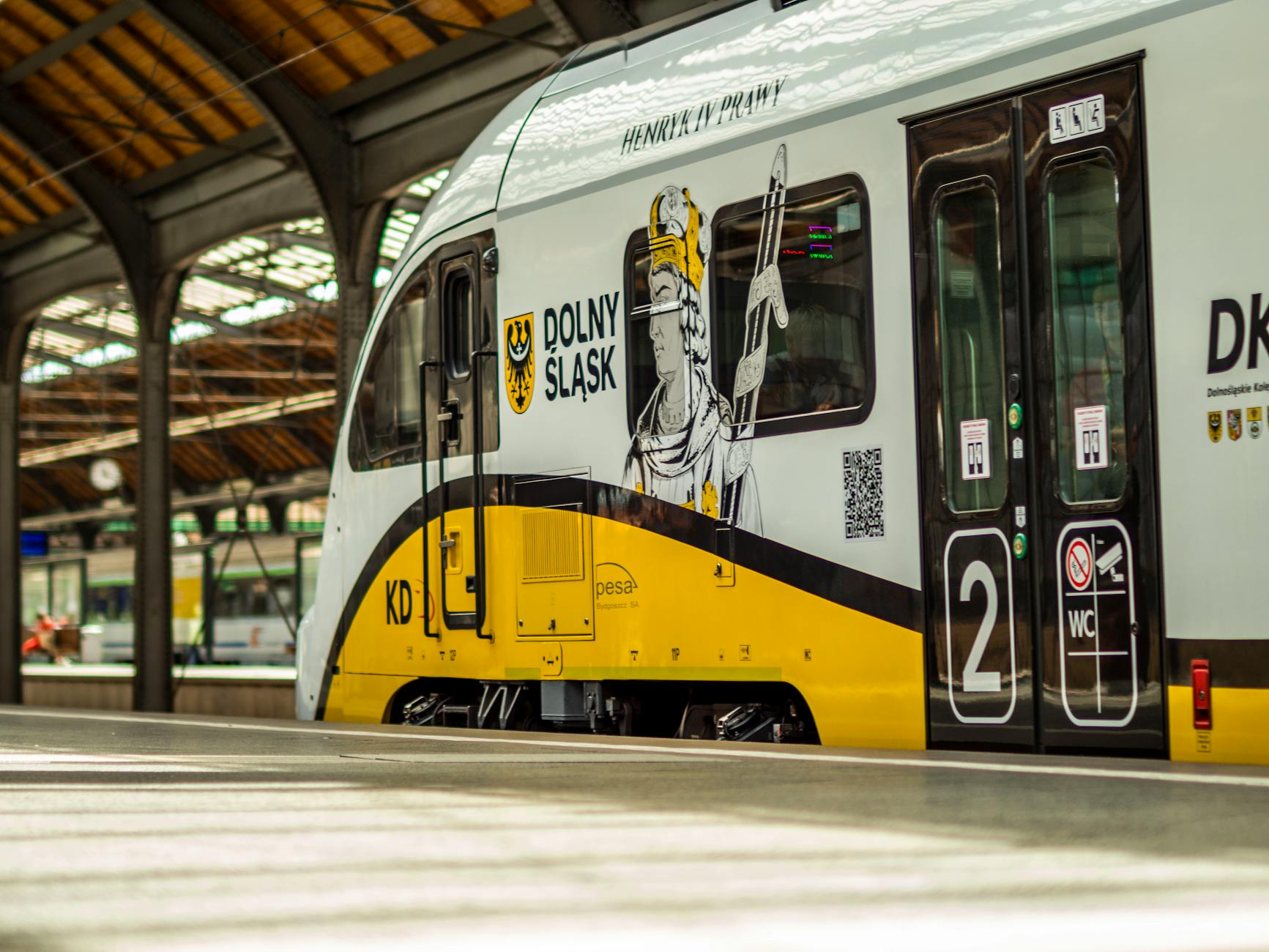 Drużyna piłkarzy ręcznych Śląska Wrocław świętująca powrót do Orlen Superligi