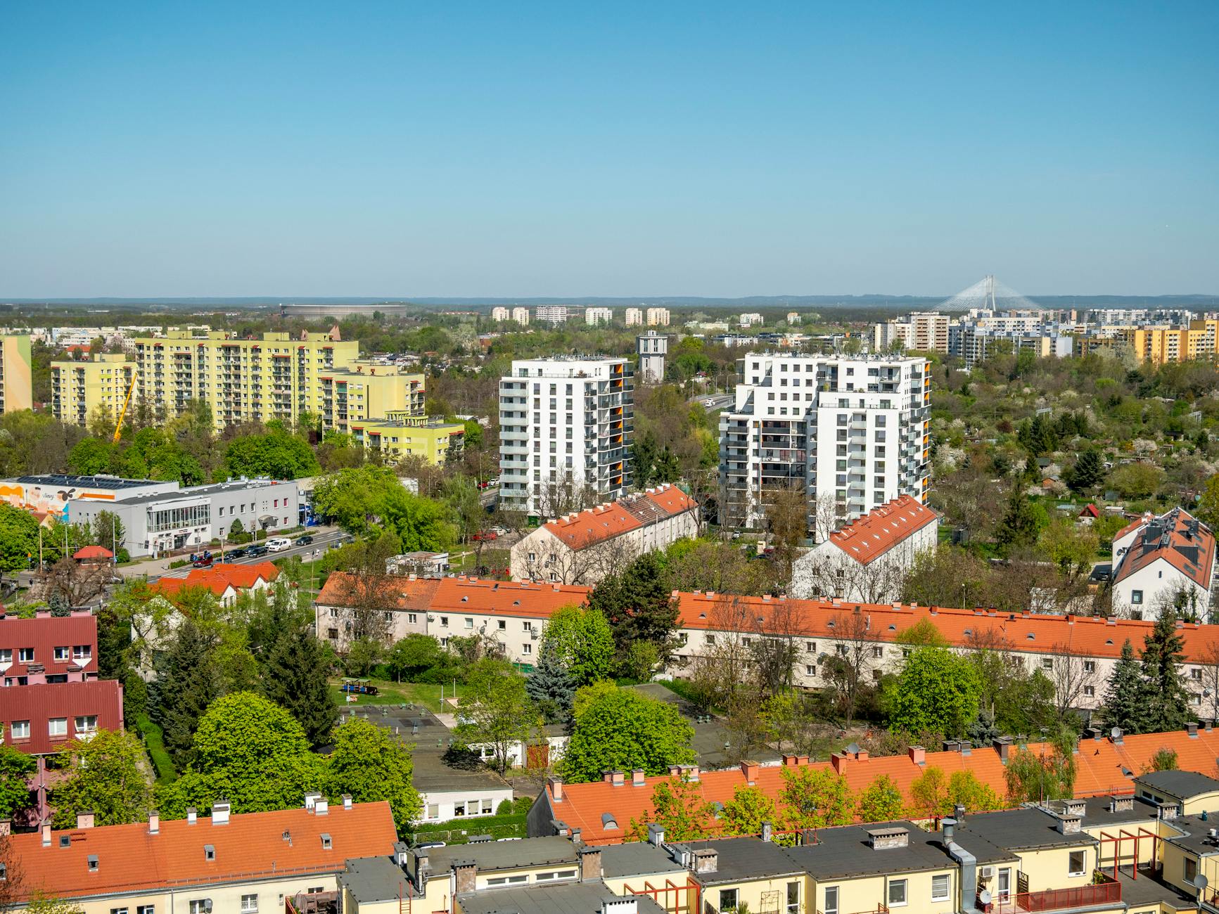 Operatorzy dronów we Wrocławiu zyskują nowe możliwości zawodowe, podczas gdy szczypiorniści świętują awans